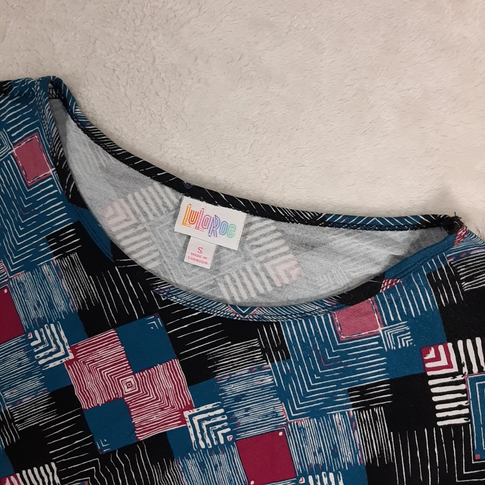 LuLaRoe Irma Tunic Top Womens Small Teal Pink Geometric Diamond High Low‎ Hem